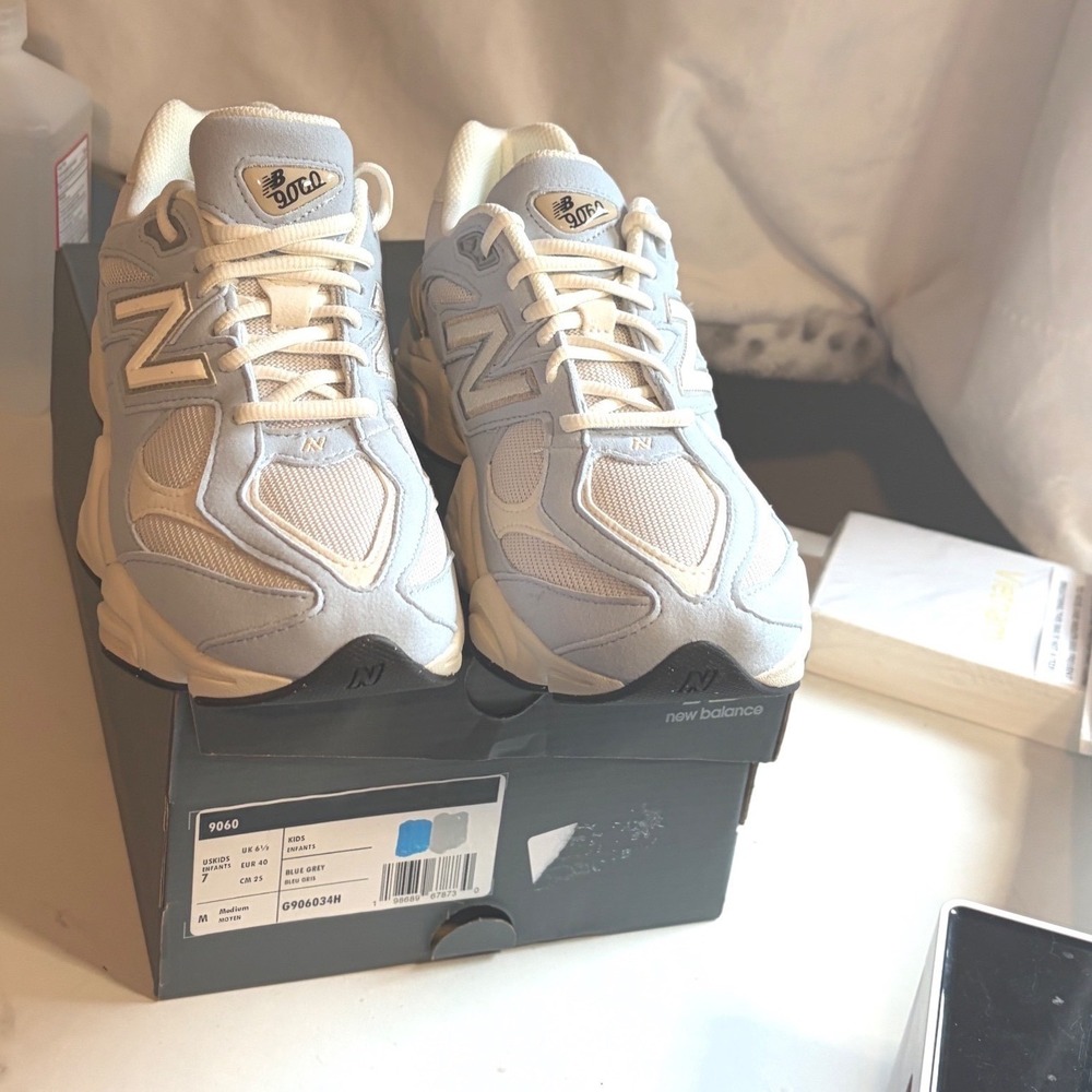New Balance 9060 Blue Grey Cream Sneakers G906034H Youth 7 Women 8.5 - Picture 3 of 11